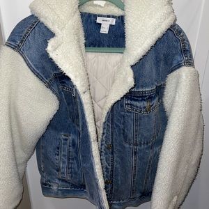 Winter/fall Jean jacket with fur